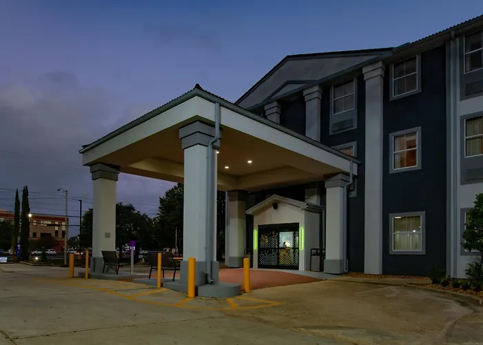 Clarion Pointe Lafayette
