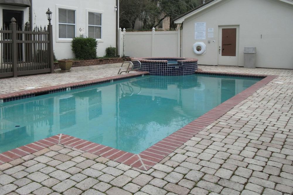 Clarion Pointe