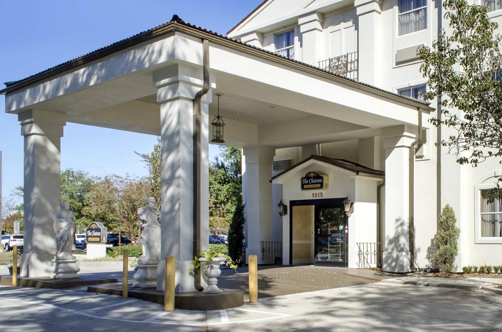 Clarion Pointe Hotel