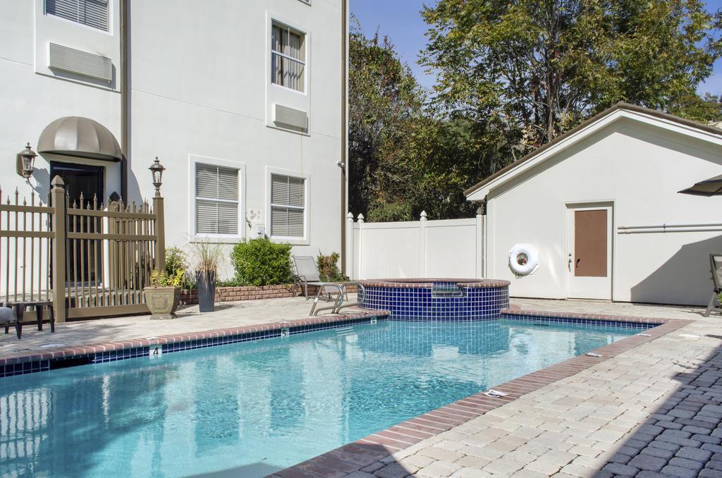 Clarion Pointe Hotel 3*