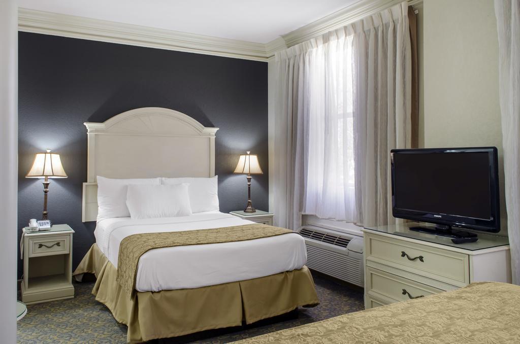Clarion Pointe 3* Lafayette