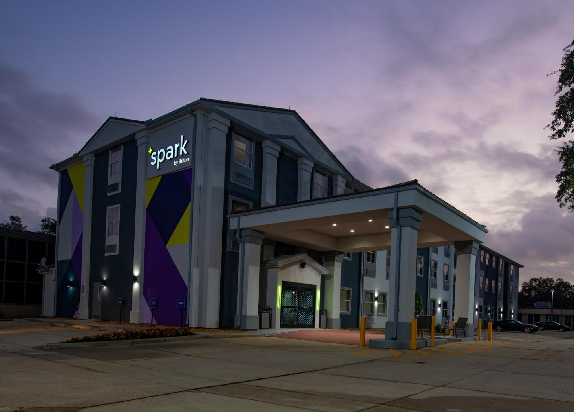 Clarion Pointe Hotel